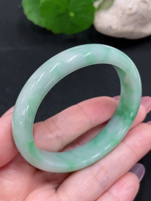 F34012455 Jadeite Concubine Bracelet Size 51.2/46.3 Total Weight Approx. 39g