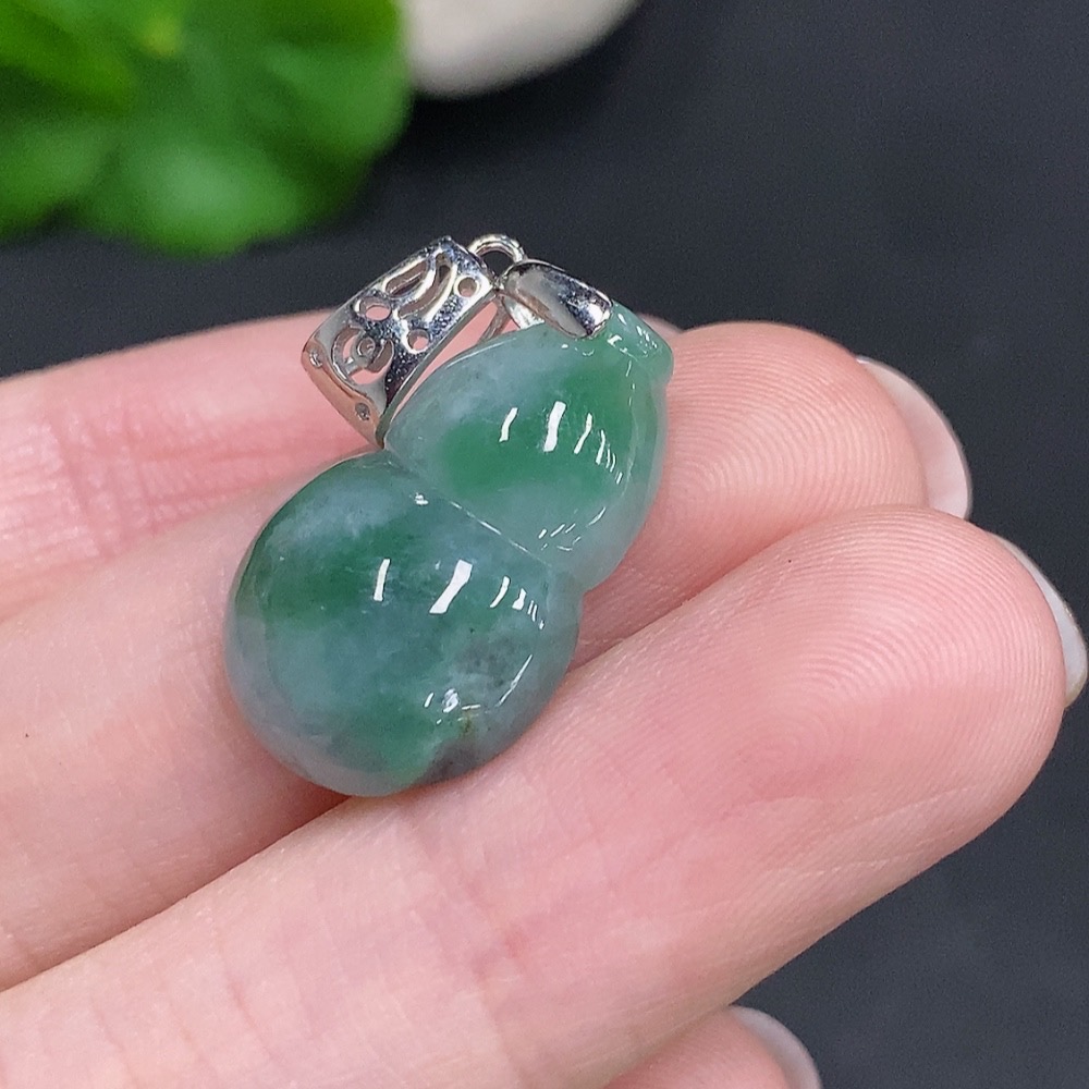 F34003362 Jadeite Gourd Pendant Non-Gold Inlaid Total Weight Approx. 2.8g