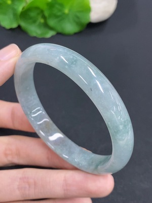 F42967162 翡翠正圈手镯 货品总重量约36.1克 圈口56