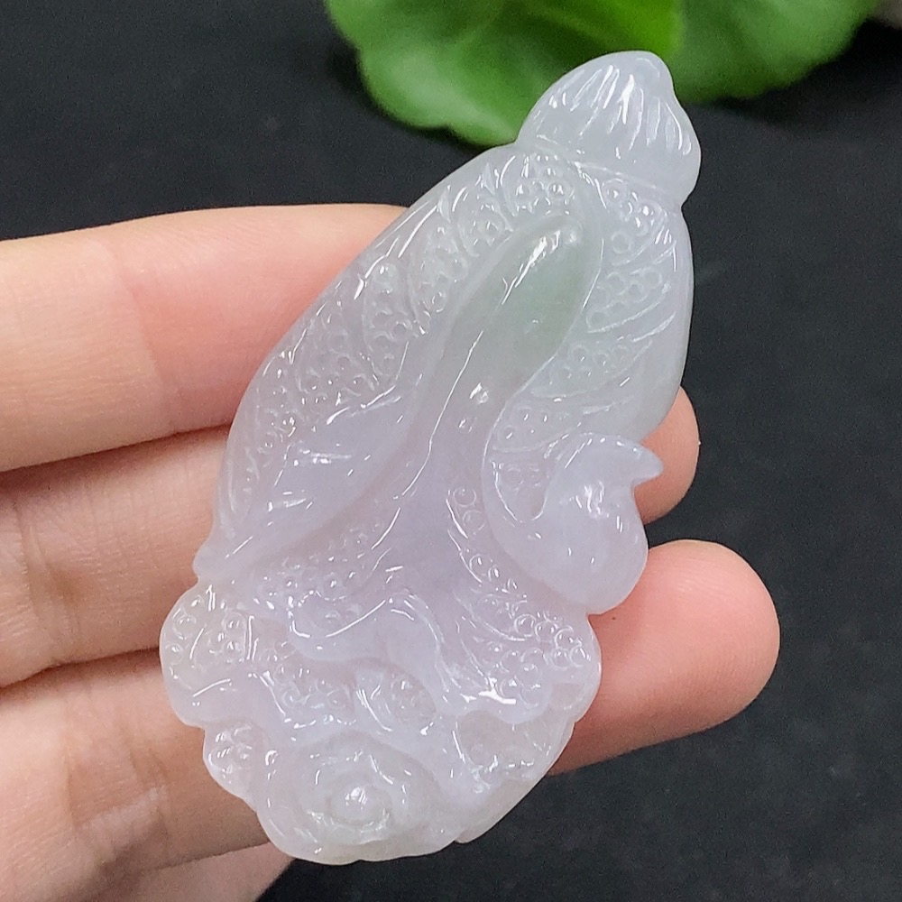 F35089898 Jadeite cabbage pendant, total weight approximately 22.8g