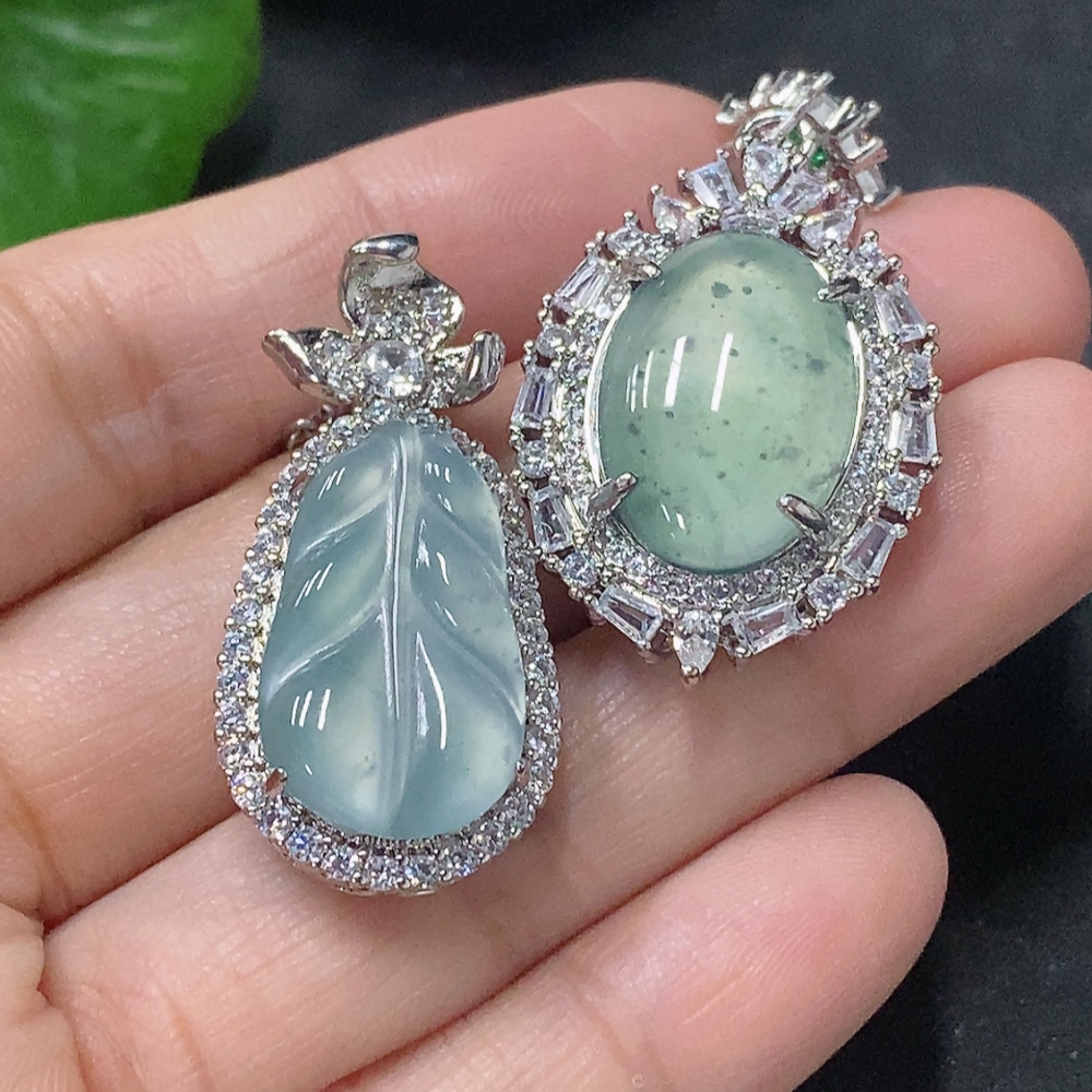 F33888030 Jadeite Leaf Inlaid Pendant Non-Gold Inlaid With Non-A Grade Stones