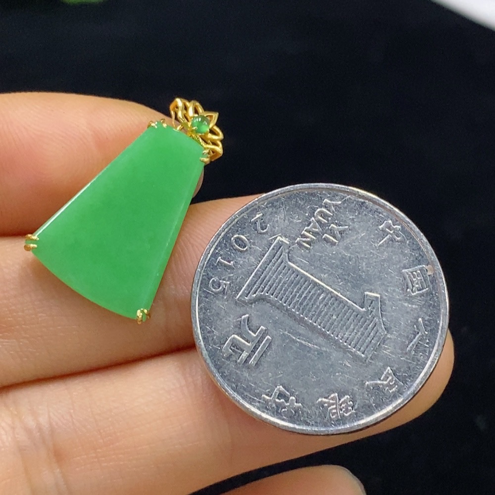 F34948676 Jadeite Plain Pendant with 18k Gold, Total Weight Approx. 1.4g