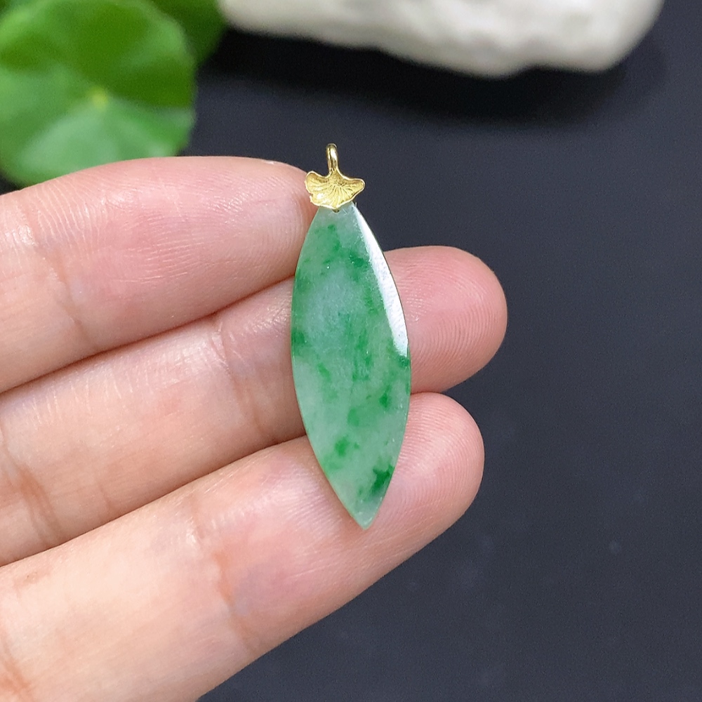 F30568606 Jadeite Pendant with 18K Gold Bail, Total Weight Approx. 1.2g