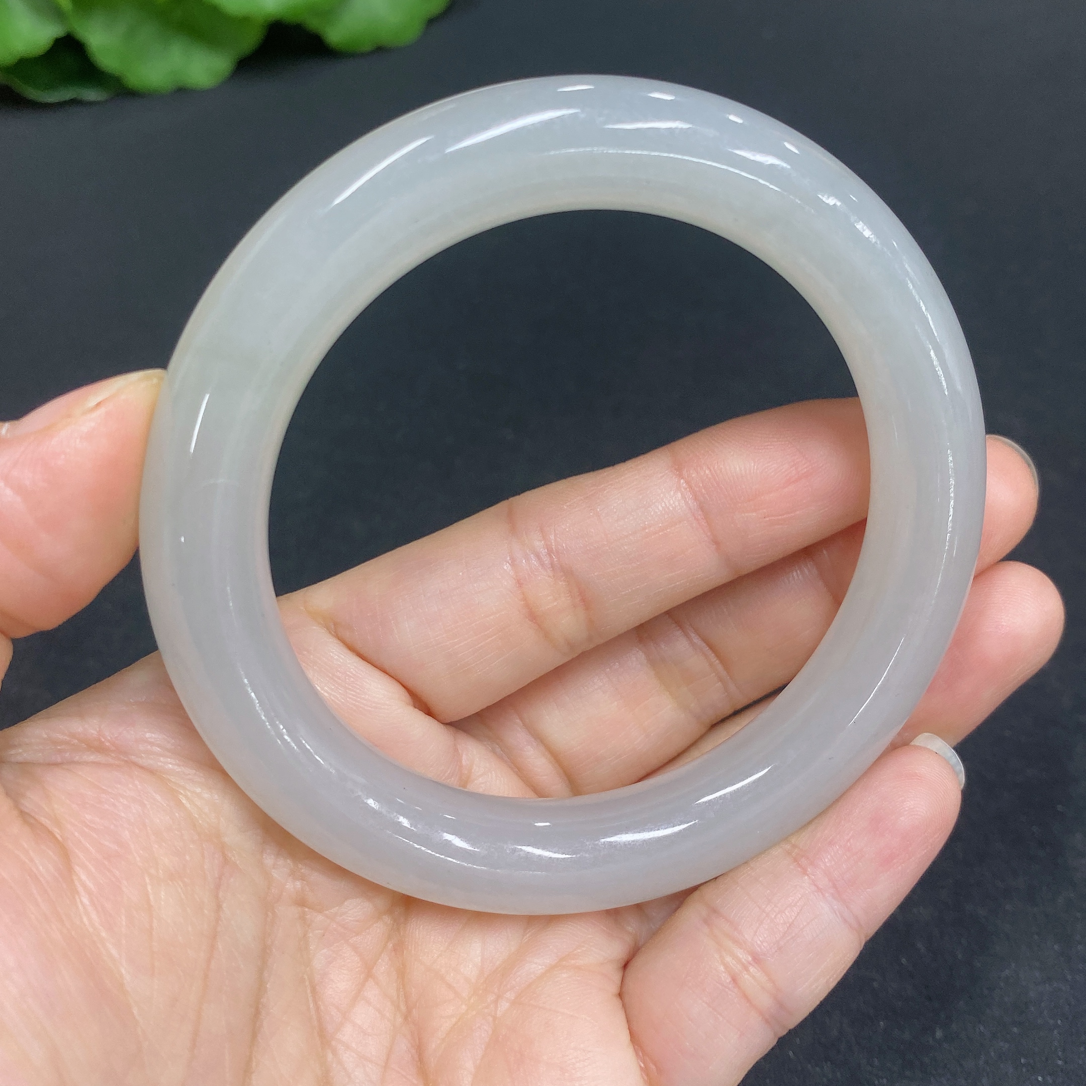 H32772002 Hetian Jade Round Bangle Size 55 Total Weight Approx. 53.4g