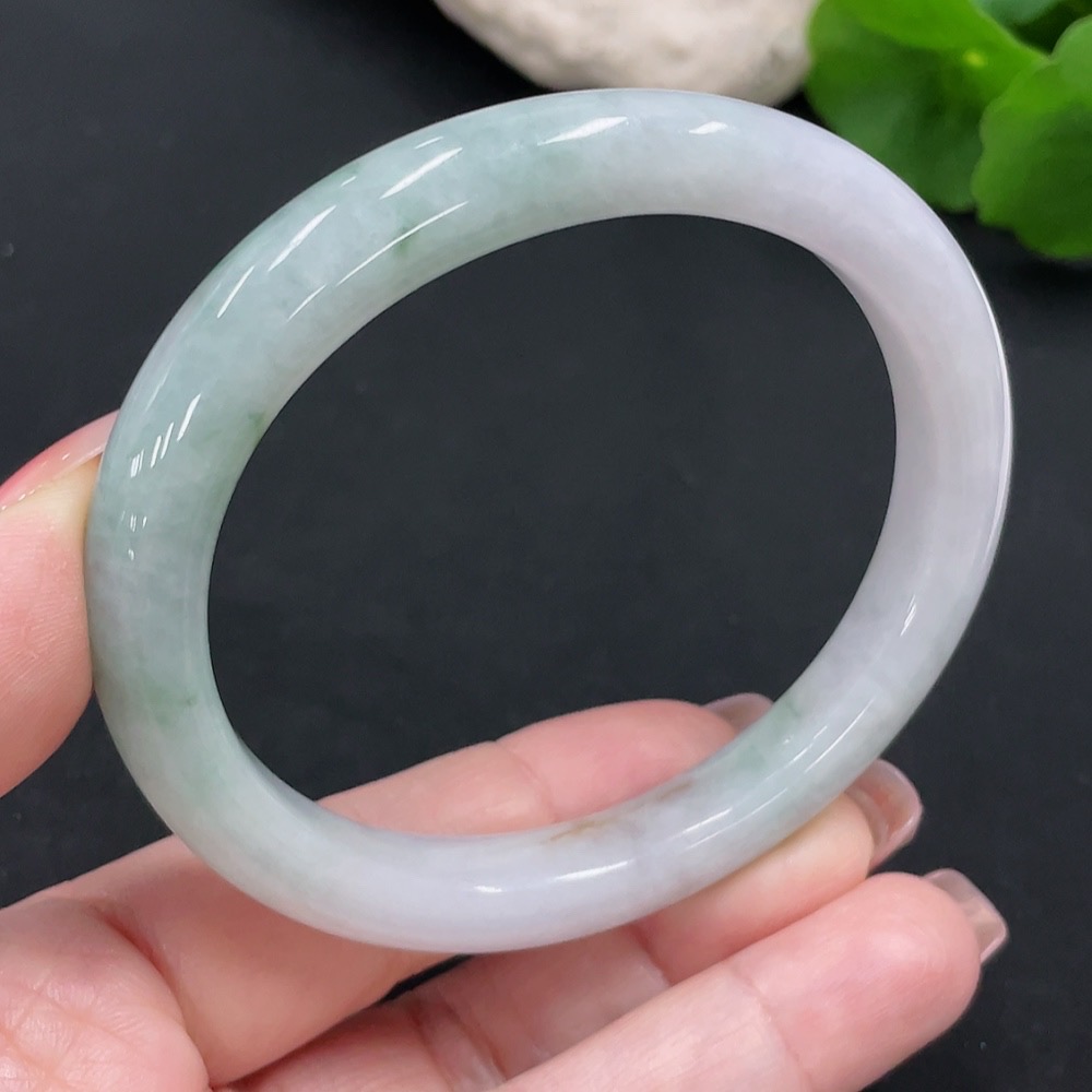 F26024329 Jadeite Imperial Concubine Bracelet Size 60/54 Total Weight Approx. 46.7g