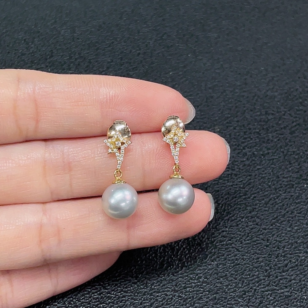 C33891523 18k seawater pearl earrings, color origin undetermined, total weight approx. 3.53g, size approx. 8.7mm