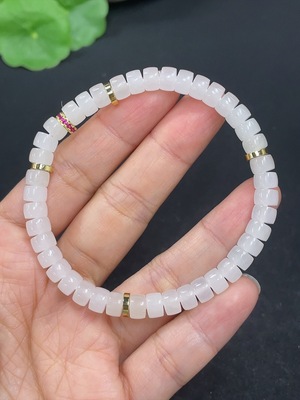 H42954694 和田玉手串 卡5.6mm左右  货品总重约14g 含其他矿物成分 非金