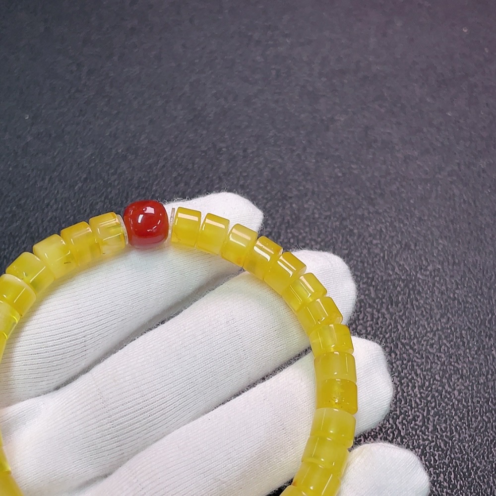 C33852072 Amber Beeswax Bracelet with Non-Natural Accent Stones, Total Weight Approx. 10.31g, Size About 7.6mm