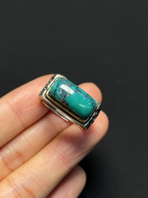 C46536864 绿松石戒指 颜色成因未定 含其他矿物成分 货品总重约7.67克 活口
