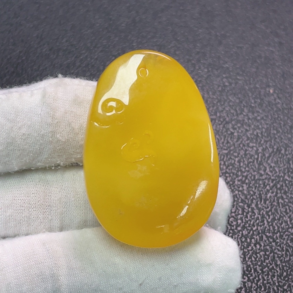 C33923423 Amber Beeswax Pendant Coated Total Weight Approx. 17.68g