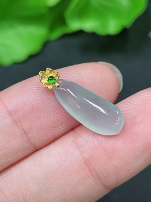 F33943836 Jadeewelry Jadeiteetite Fortunate Melon Pendant with 18K Gold Clasp, Total Weight Approximately 0.7g