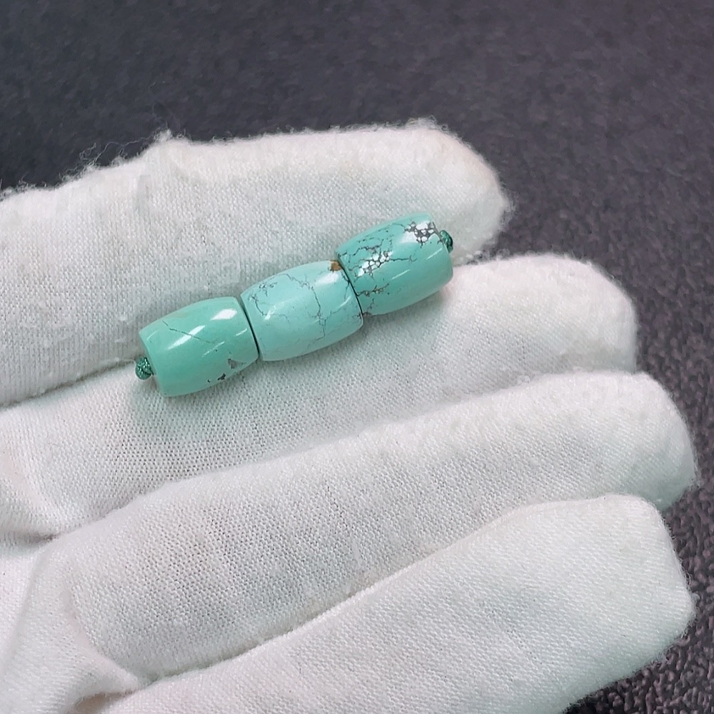 C34039370 Turquoise Jewelry with Other Mineral Components, Total Weight Approximately 4g, Size About 8mm