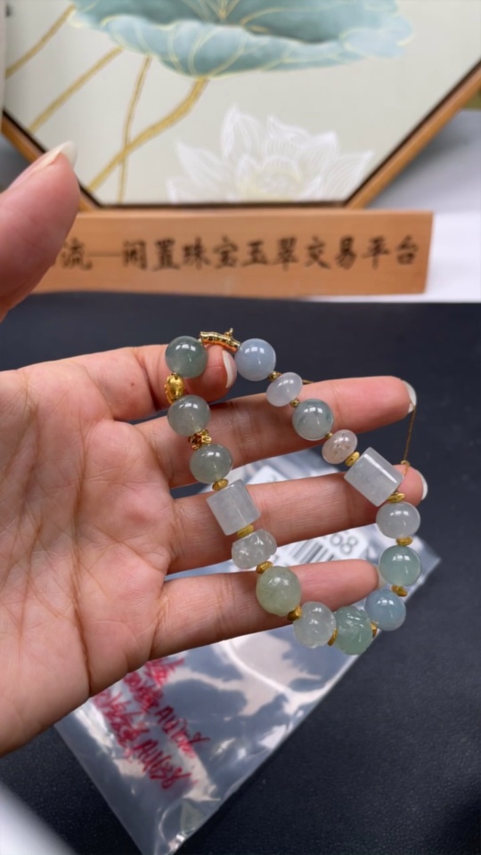 F33941168 Jadeite Bracelet Suspected Red Marked as Gold-Plated, Chain Unmarked Surface Gold Content 75%, Other Unmarked Surfaces Gold Content 63%, Total Weight Approx. 25.7g, Size 9.9mm