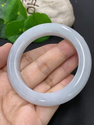 F46616133 翡翠正圈手镯 圈口53.3 货品总重约61.4克