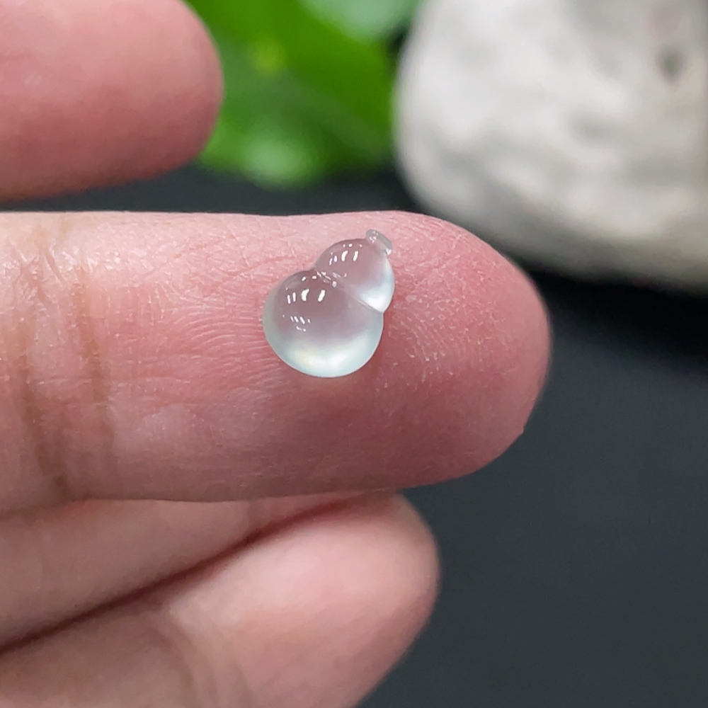 F35146713 Jadeite gourd inlaid piece, total weight about 0.2g