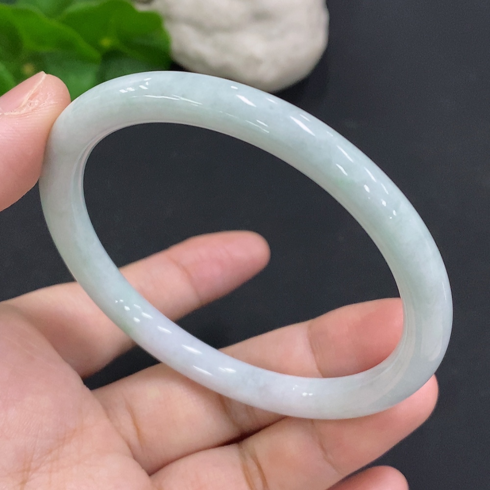 F35126228 Jadeite Round Bangle Size 60.2 Total Weight About 29.6g