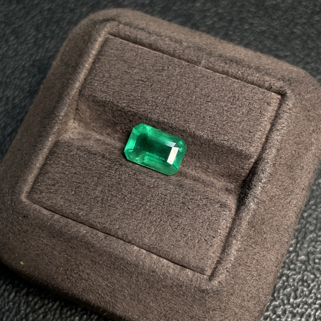 C34008015 Emerald Rough Stone Clarity Enhanced Total Weight Approx. 2.48 Carats