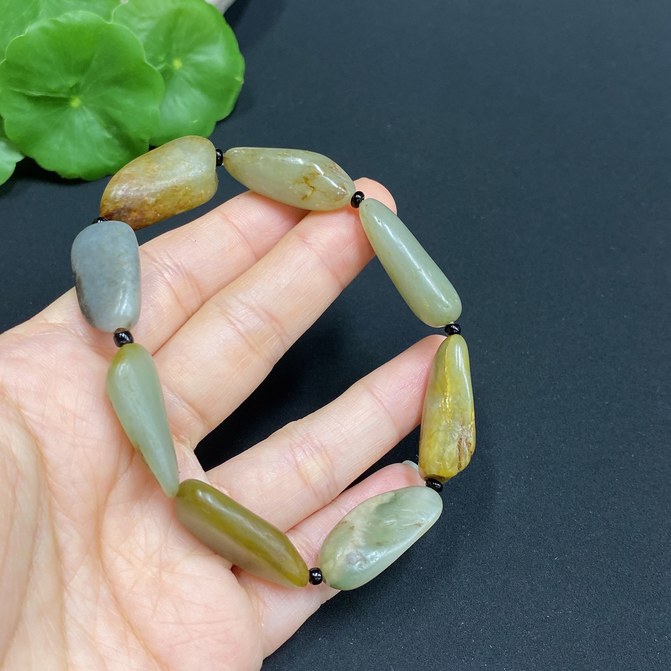 H31601636 Hetian Jade Bracelet  Undetermined Skin Color Origin  Contains Other Mineral Components  Accompanying Beads Not Hetian Jade  Total Weight Approx. 34.6g