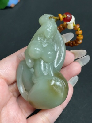 H28203929 Hetian Jade Handheld Ornament - Nation's Beauty and Heavenly Fragrance - Undetermined Skin Color Origin - Total Weight (including chain): Approx. 123g