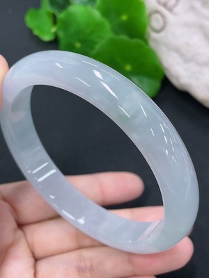 F43139265 翡翠正圈手镯 圈口61mm 货品总约重54.39g