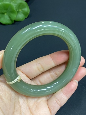 H27061502 Hetian Jade Round Bangle, Size 55.8, Total Weight Approx. 71.9g
