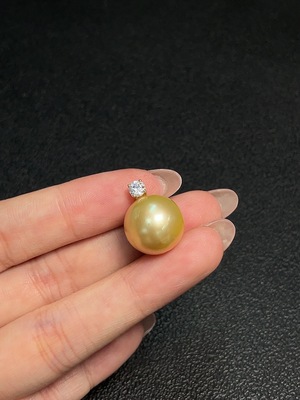 C32712585 Seawater Pearl Pendant 18K Gold Non-Diamond Color Origin Undetermined Total Weight Approx. 4.76g Size Approx. 14.4mm