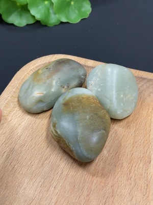 H39546791 和田玉 皮色成因未定 含其他矿物成分 货品总重约128.7g