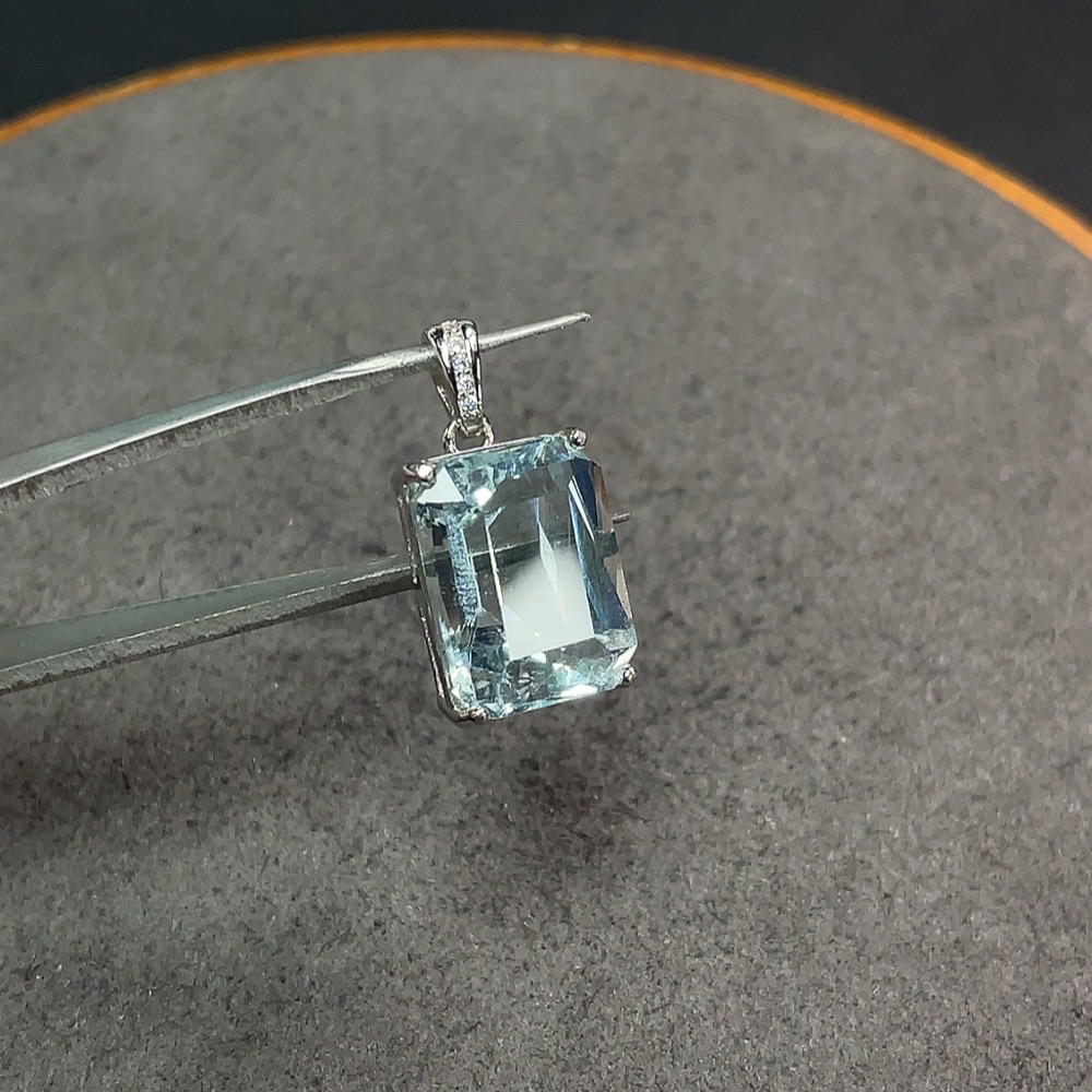 C34038121 Aquamarine Pendant Non-Gold Total Weight Approx. 2.82g