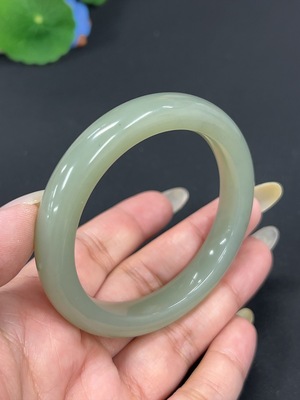 H42979462 和田玉正圈手镯 圈口54.9 货品总重约47.5g