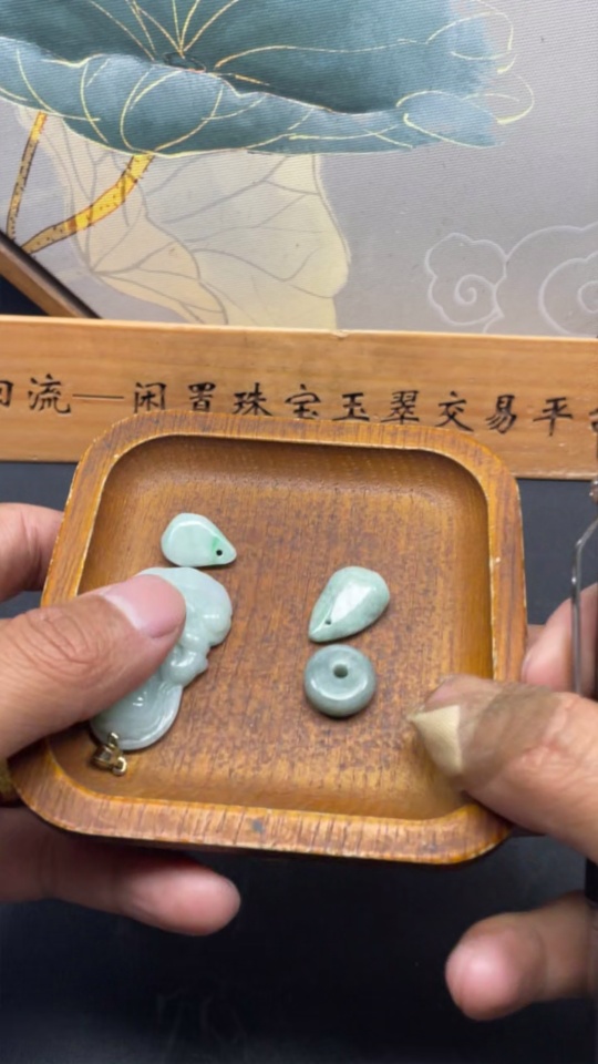 F26962295 Jadeite Pendant Non-Gold Buckle