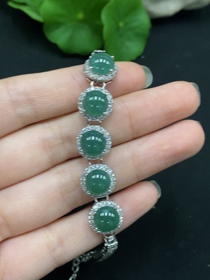 F28280303 Jadeite Cabochon Inlaid Bracelet (Non-Gold Setting)