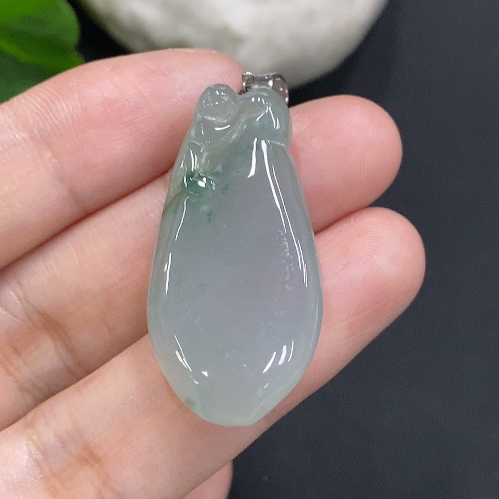 F34051707 Jadeite Longevity Monkey Pendant with 18K Gold Clasp, Total Weight Approximately 9.3 Grams