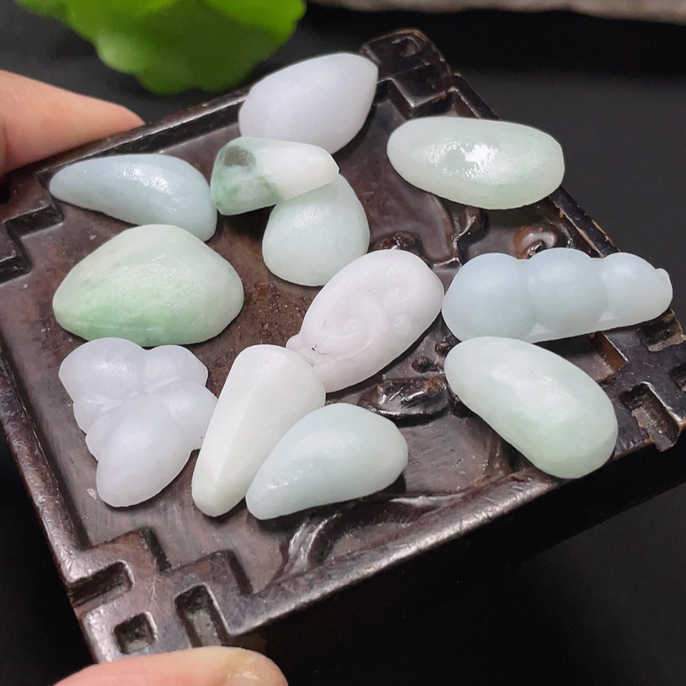 F34978428 Jadeite Rough Pendants Sell as a Lot