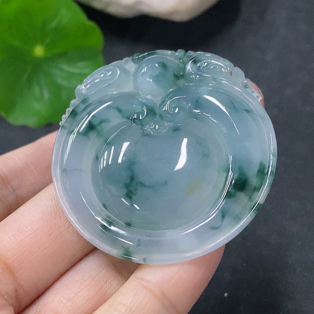 F33912795 Jadeite Auspicious Shell Pendant Total Weight: Approx. 22.7g