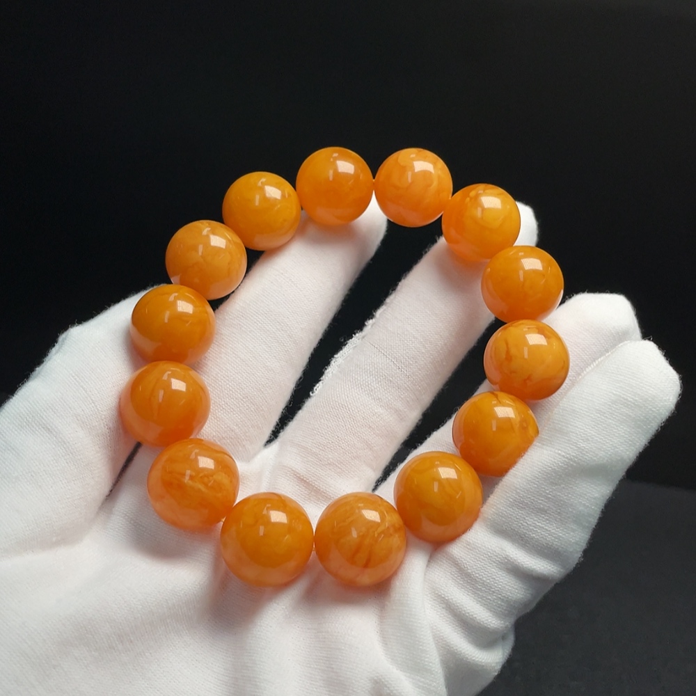 C34009947 Amber Beeswax Bracelet Total weight about 30.13g Size about 15.7mm Color origin undetermined