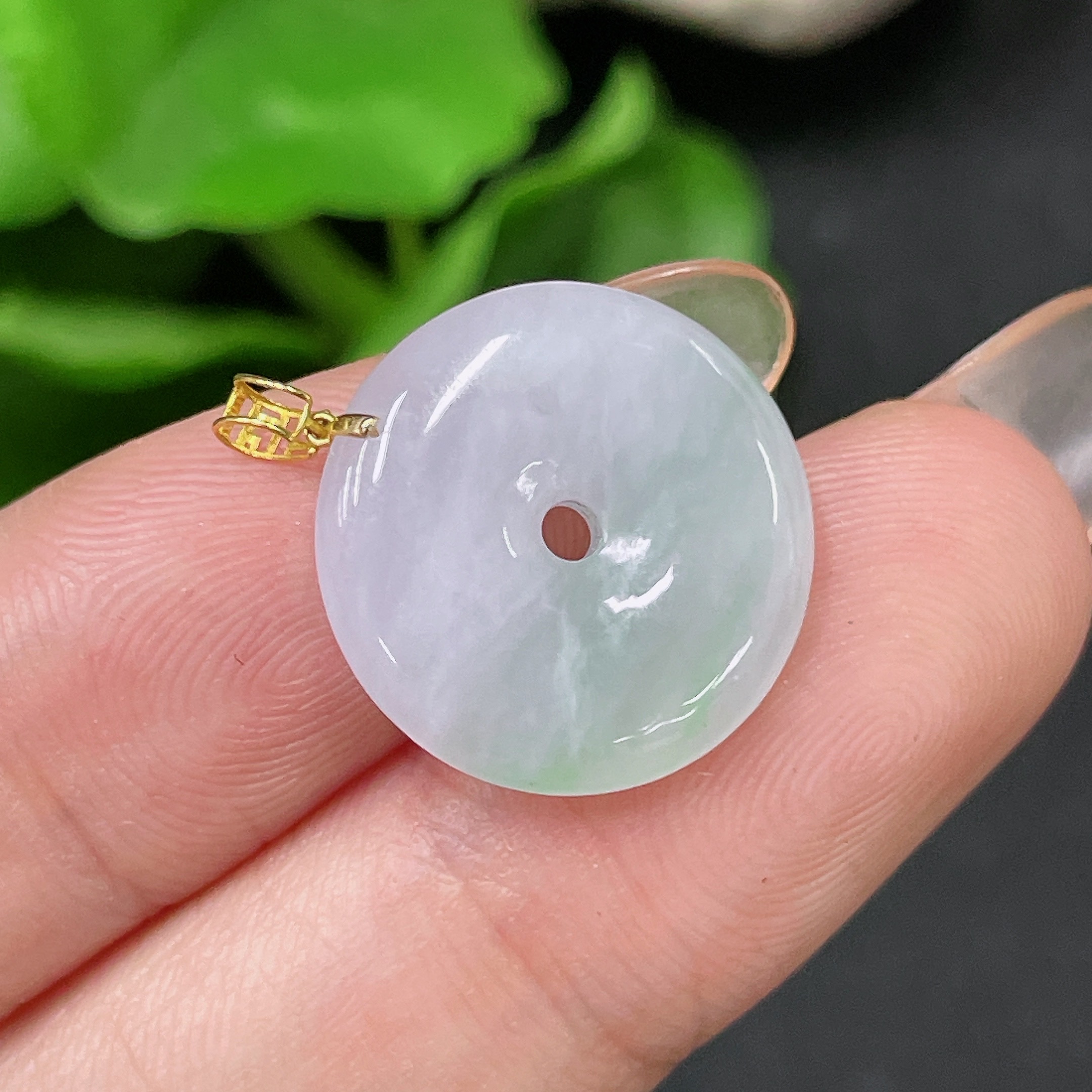 F34984637 Jadeite Pendant with Peace Buckle in 18k Gold, Total Weight Approx. 2.21g