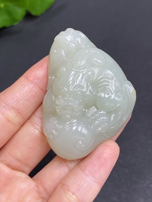 H29406001 Hetian Jade Pendant, Auspicious Beast, Total Weight Approx. 55.7g, Undetermined Skin Color Origin, Collection Card