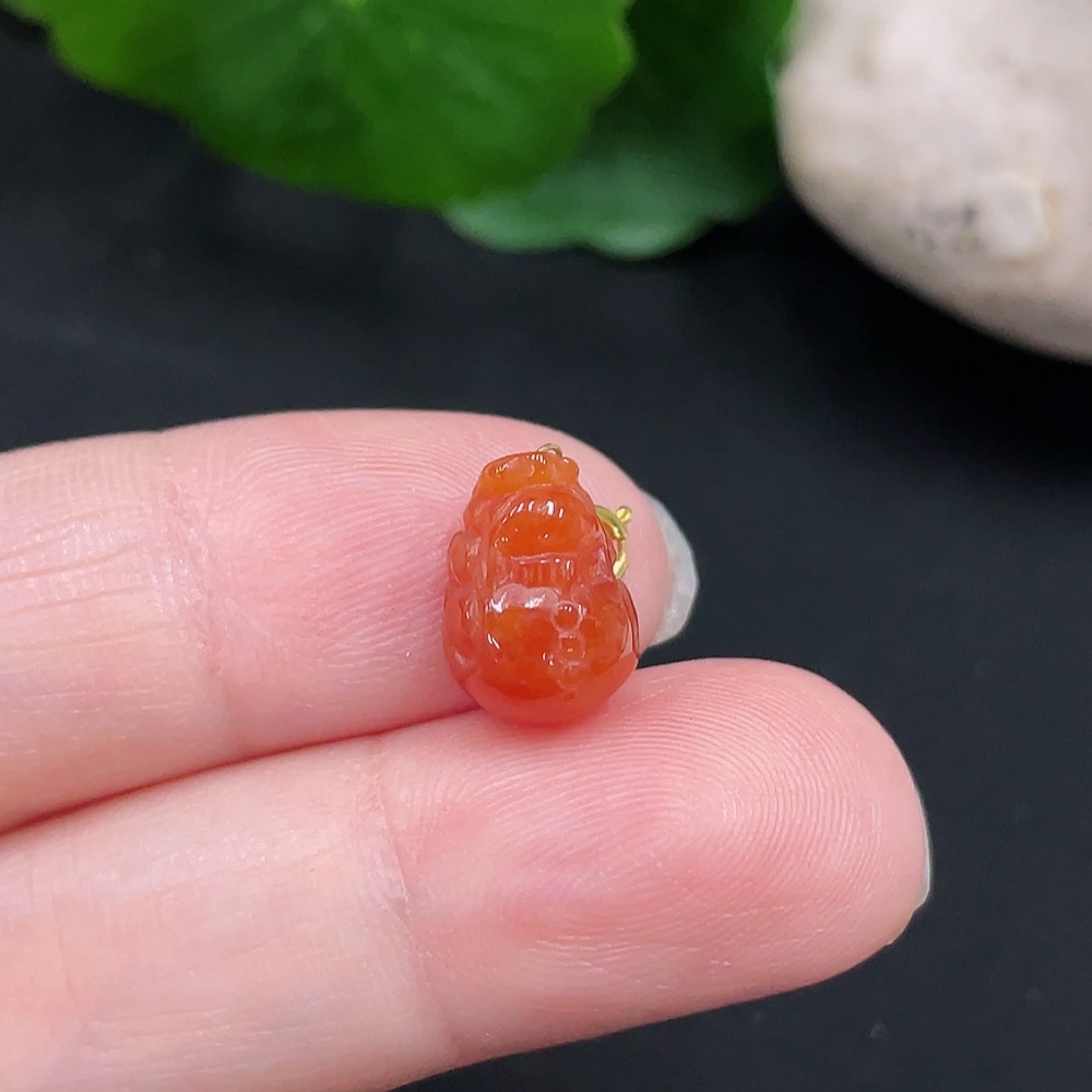 F34967191 Jadeite Pi Xiu Pendant with 18K Gold, Total Weight Approx. 1g (Color origin of yellow part undetermined)