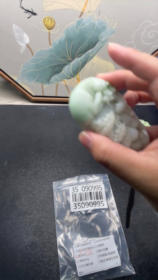 F35090995 Jadeite landscape hand piece Total weight approx. 204.89g With non-A matching beads