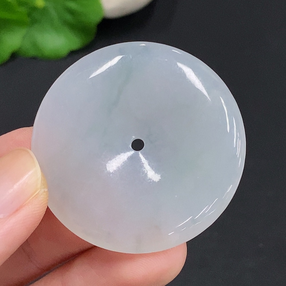 F31644733 Jadeite Peace Knot, Total Weight Approx. 17.4g