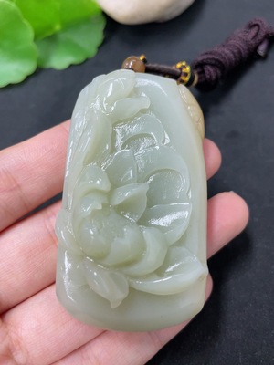 H46574832 和田玉挂件   花开富贵   货品总重约（含绳）72.2g