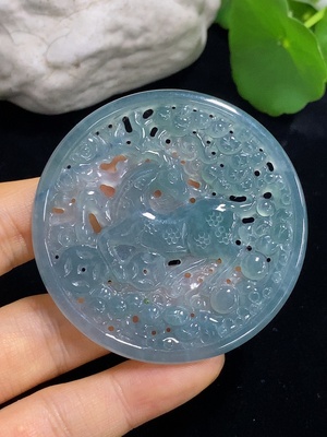F46517471 翡翠挂件          货品总重约19.2g