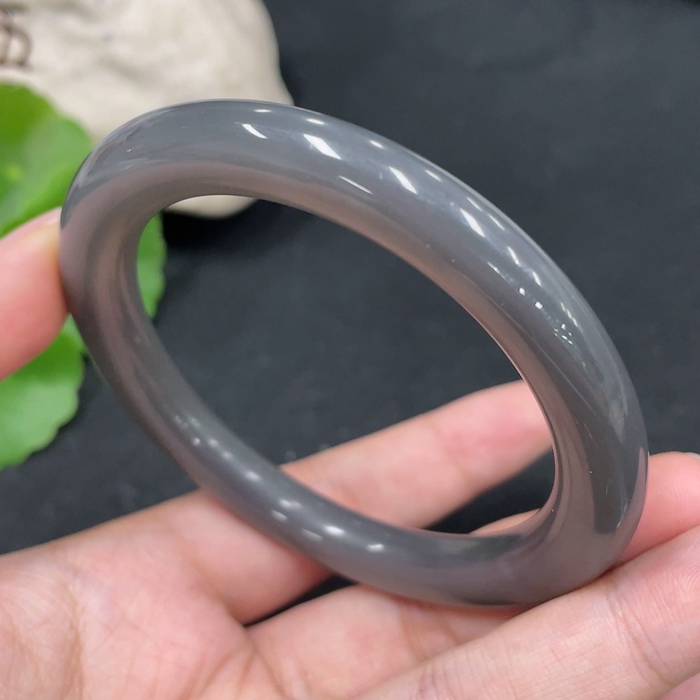 H31635266 Hetian Jade Round Bangle Size 57 Gross Weight Approx. 41.7g