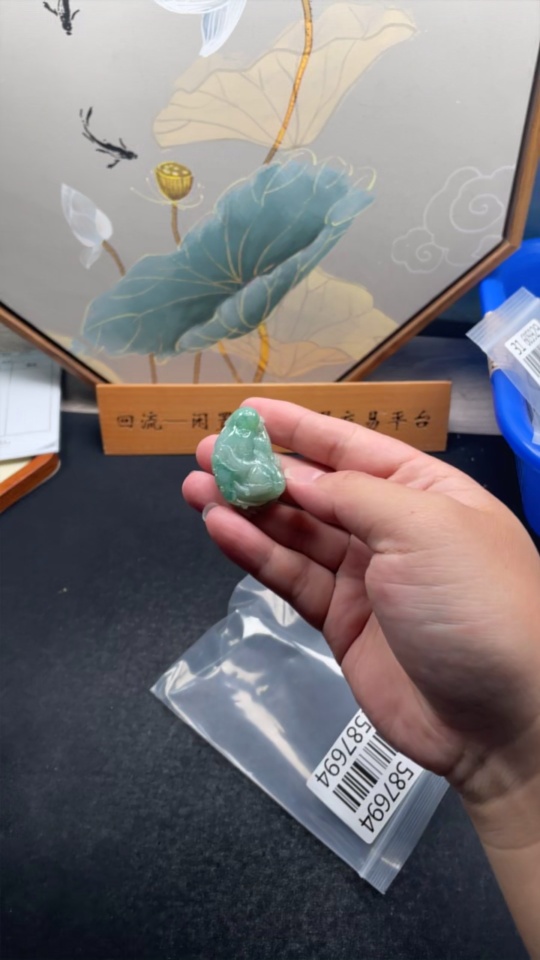 F31587694 JadeitePendant Golden Toad