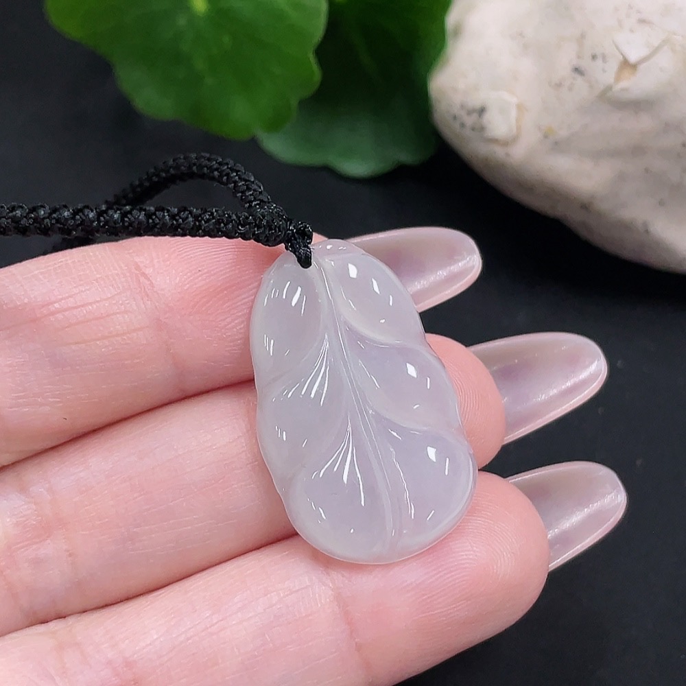 F34075639 Jadeite Leaf Pendant Total weight approx. 5.29g