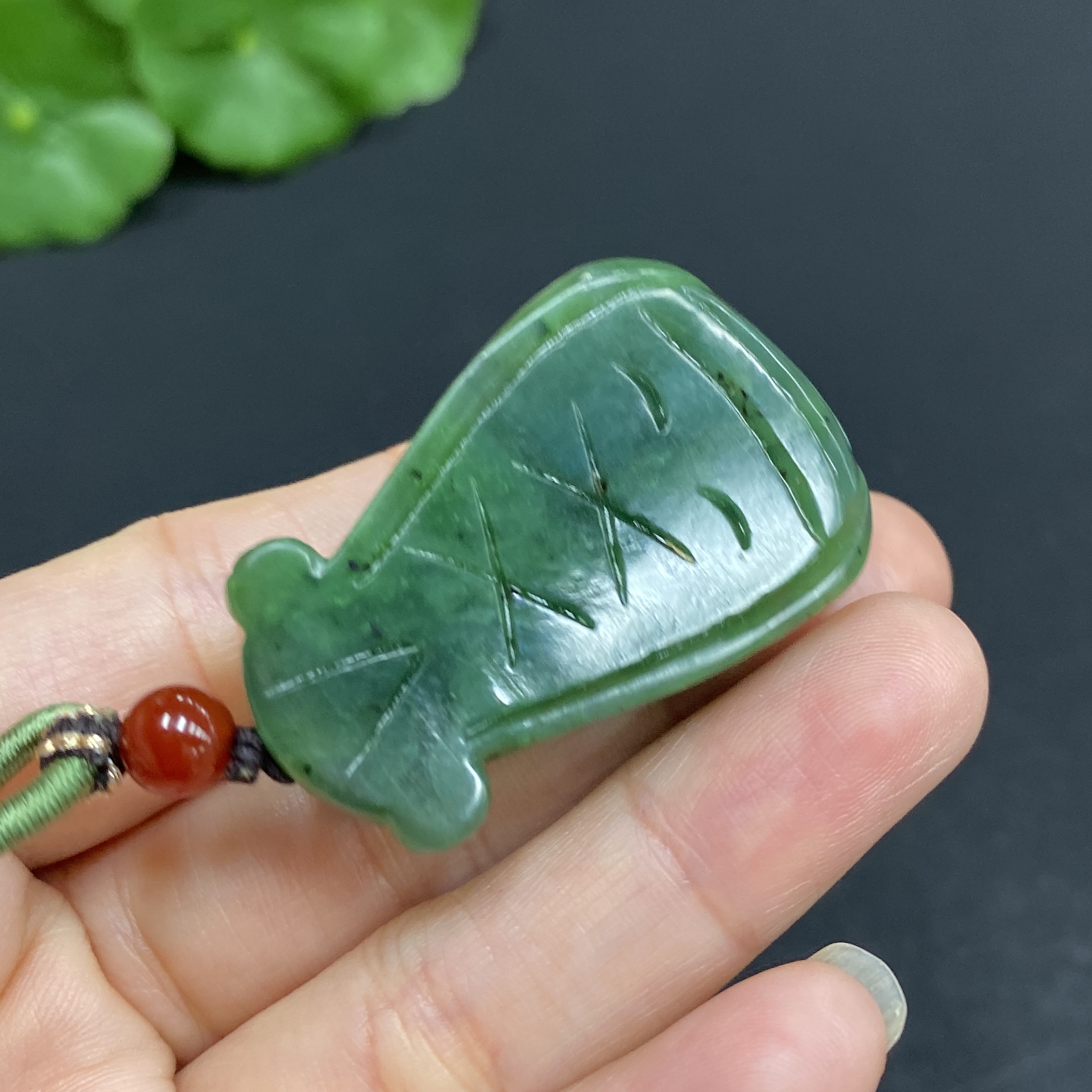 H33859945 一鸣惊人: A Startling Debut