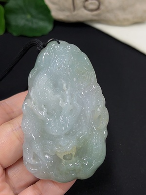 F46545540 翡翠龙牌挂件 货品总重约56.15g
