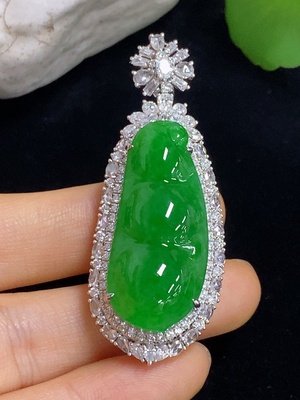 F46516334 翡翠挂件 福豆 18k 配镶钻石 货品总重约17.3g