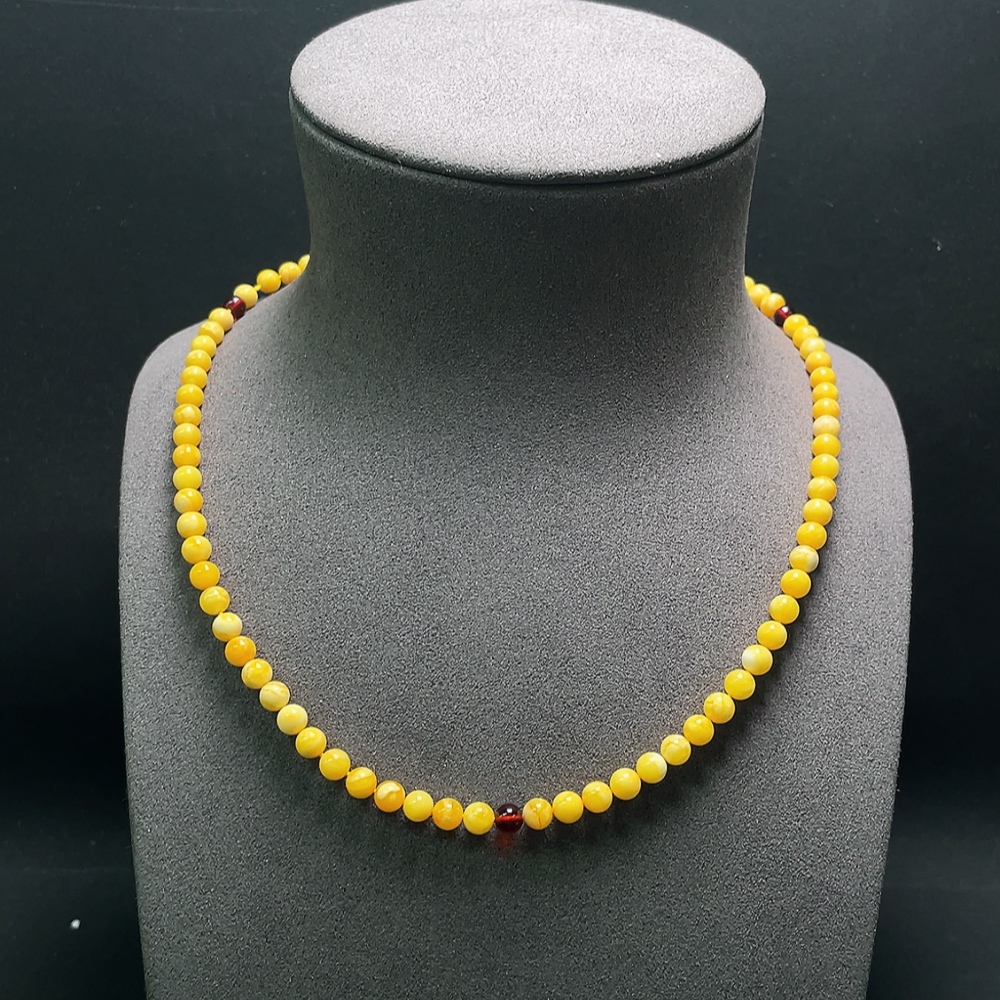 C34993440 Amber and Beeswax Necklace Total Weight Approx. 11.83g Size About 5.3mm