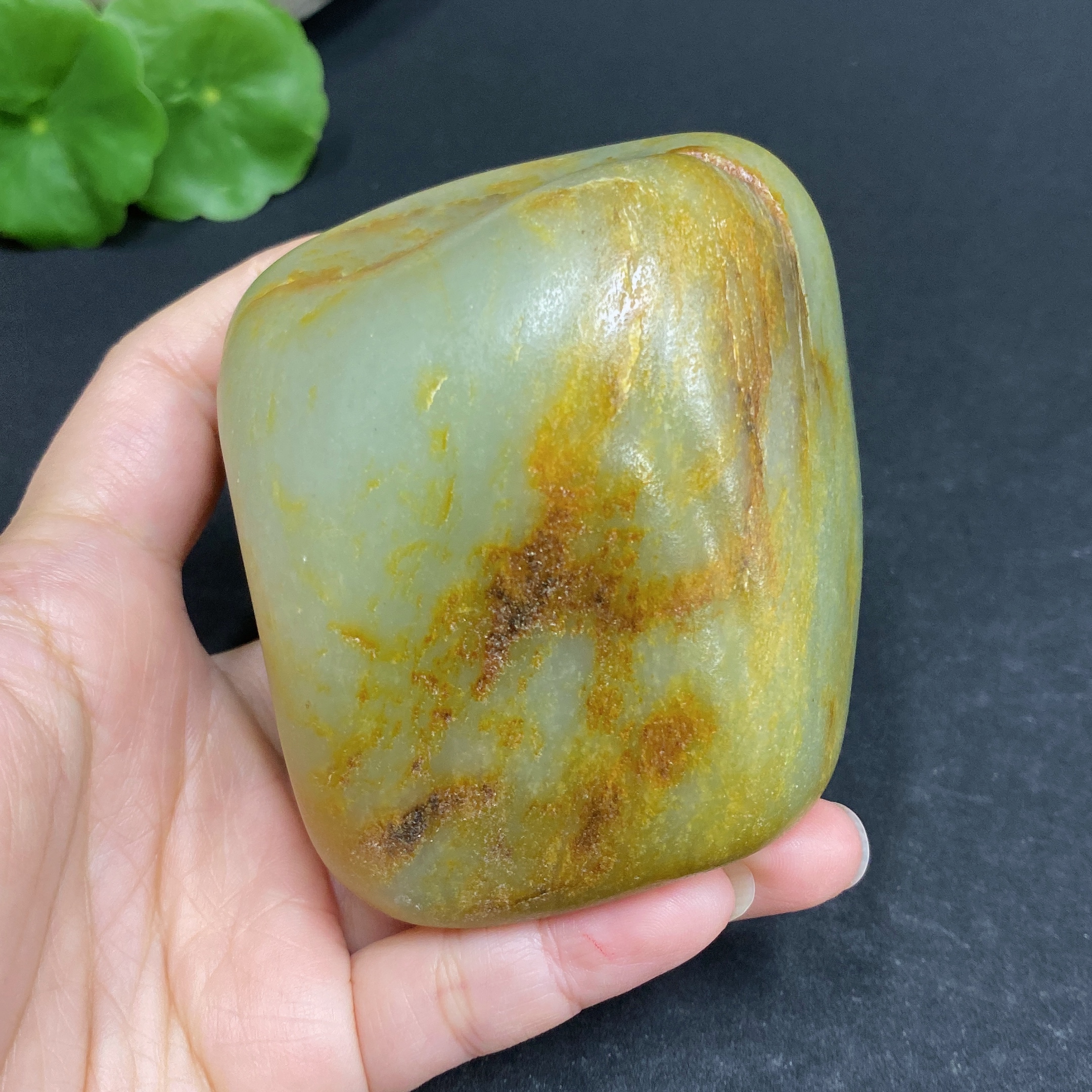 H33902743 Hetian Jade, undetermined origin of skin color, contains other mineral components, total weight approximately 497.7g
